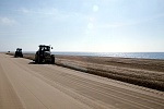 Neteja de la sorra de la platja de Gav&agrave; Mar